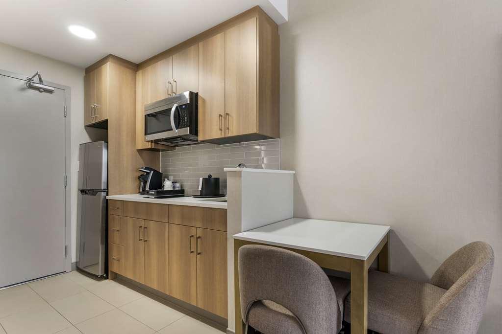 Best Western Premier Route 97 فيرنون الغرفة الصورة